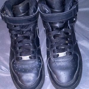 Boys Black Nike Air Force One Mids